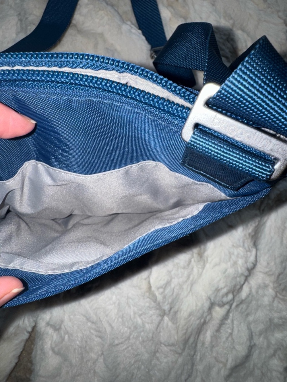 Baggallini Anti-theft Small Cross Body Purse - Picture 4 of 8